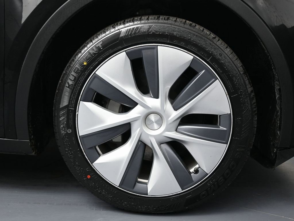 Used 2023 Tesla Model Y Long Range image 11