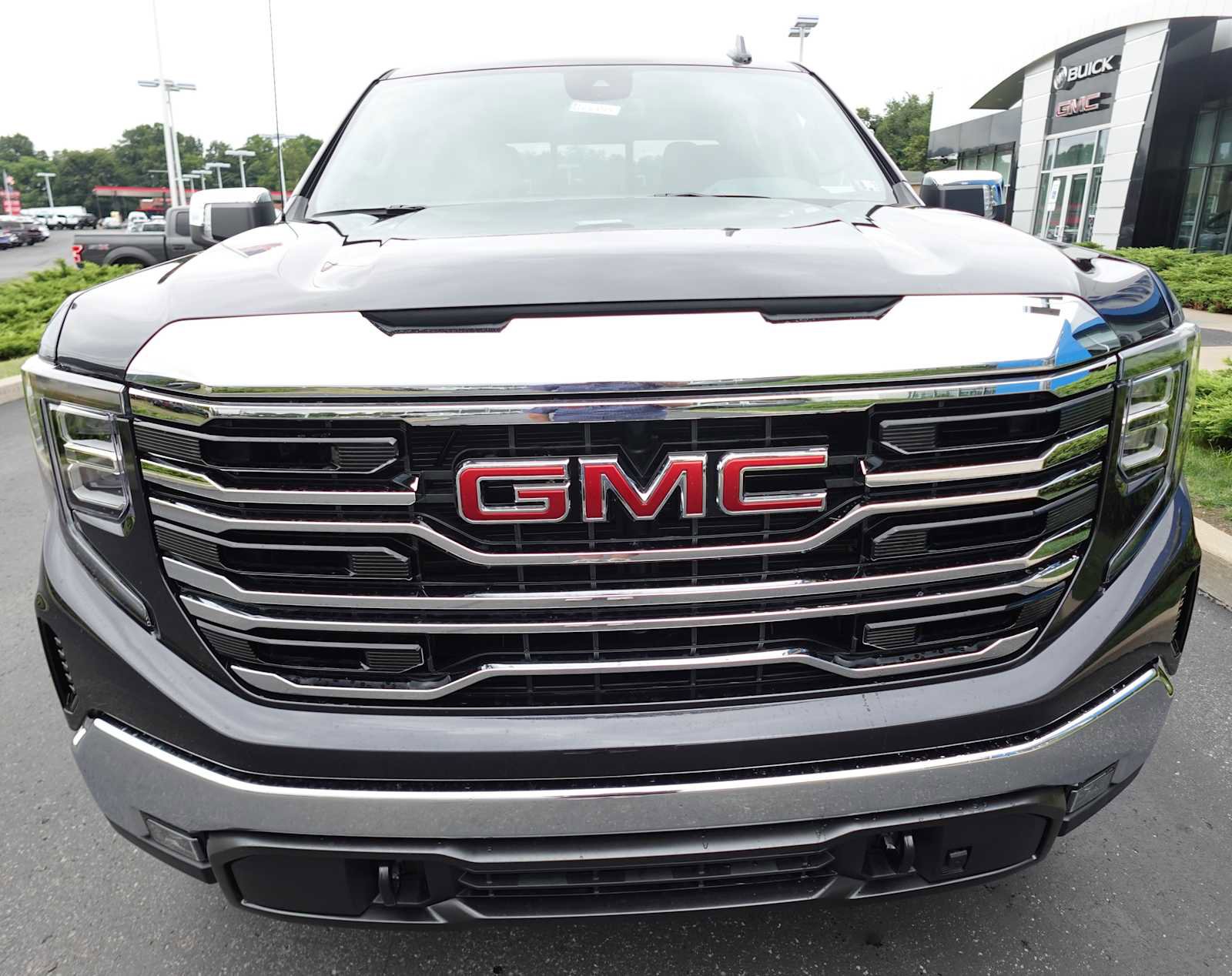 New 2026 GMC Sierra 1500 SLT w/ SLT Convenience Package image 9