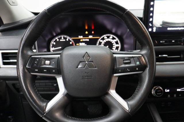 Used 2025 Mitsubishi Outlander SE FWD image 9