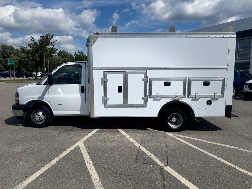 Used 2022 Chevrolet Express 3500 w/ Power Convenience Package RWD image 2
