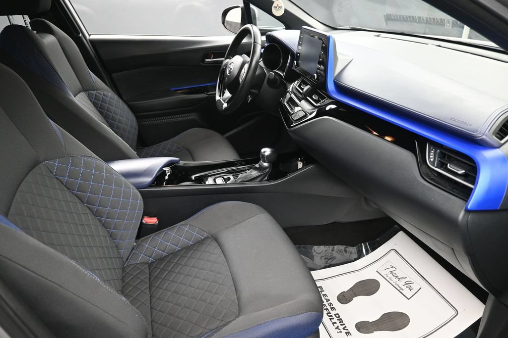 Used 2020 Toyota C-HR XLE FWD image 35