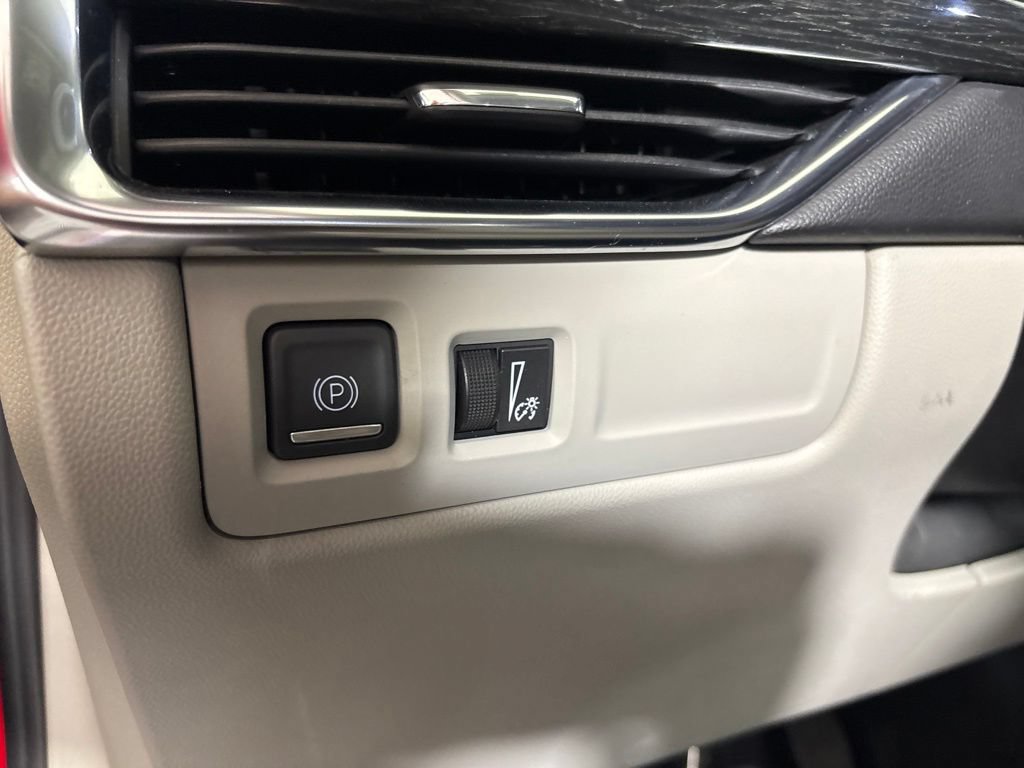 Used 2021 Cadillac XT4 Premium Luxury w/ Enhanced Visibility Package AWD/4WD image 24