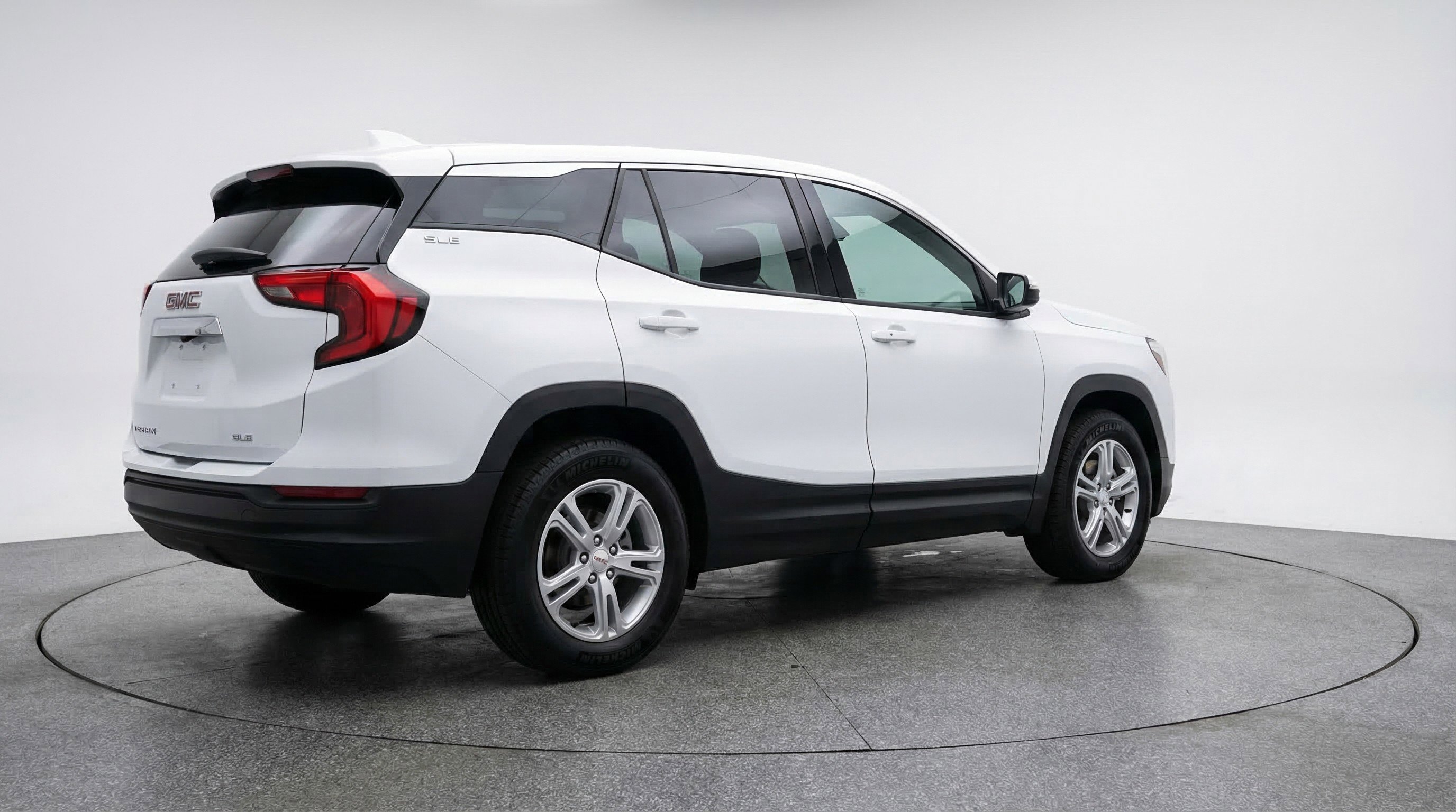 Used 2024 GMC Terrain SLE image 9