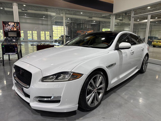 Used 2016 Jaguar XJ R-Sport RWD image 22