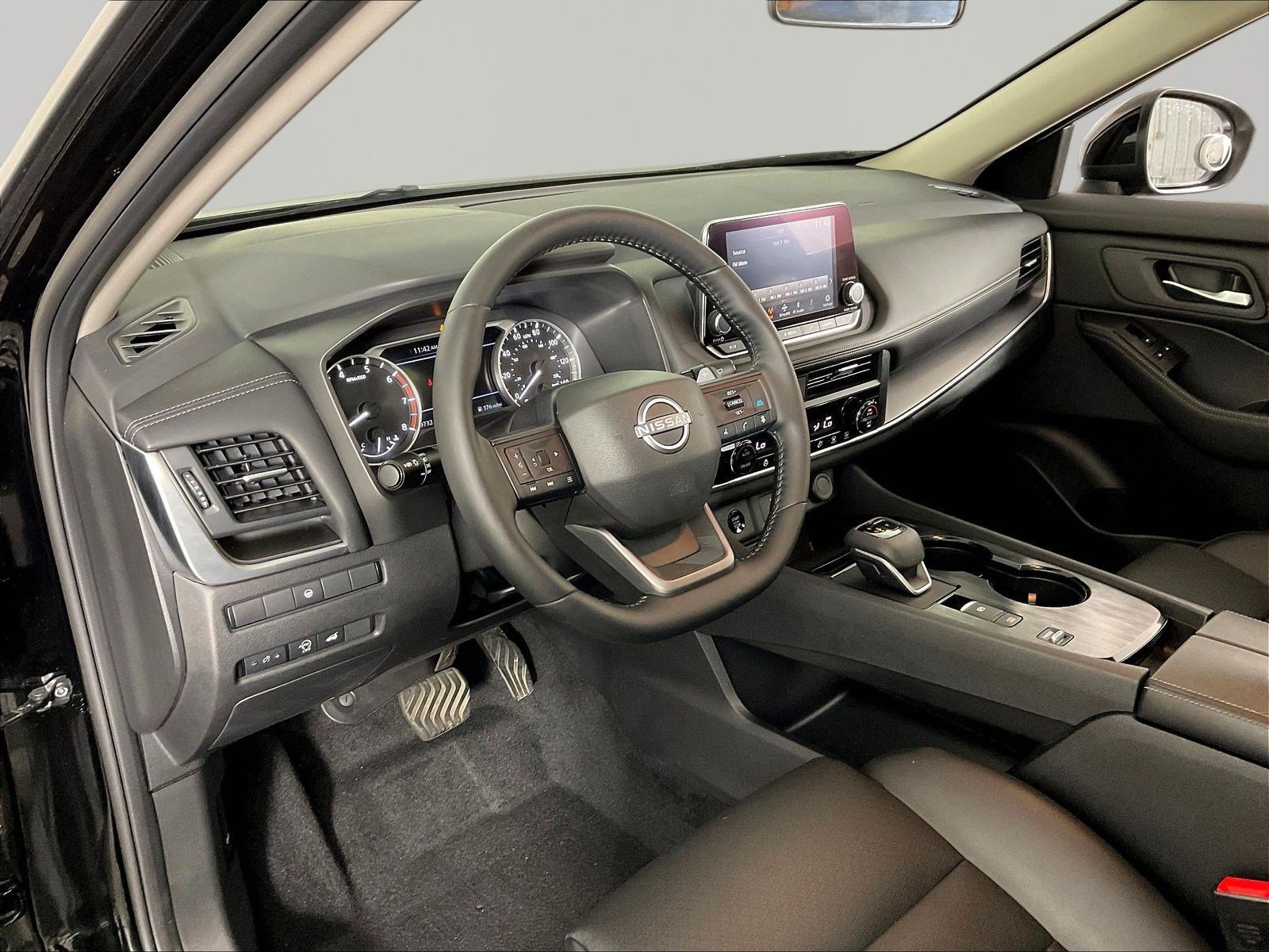 Used 2025 Nissan Rogue SV w/ SV Premium Package FWD image 17