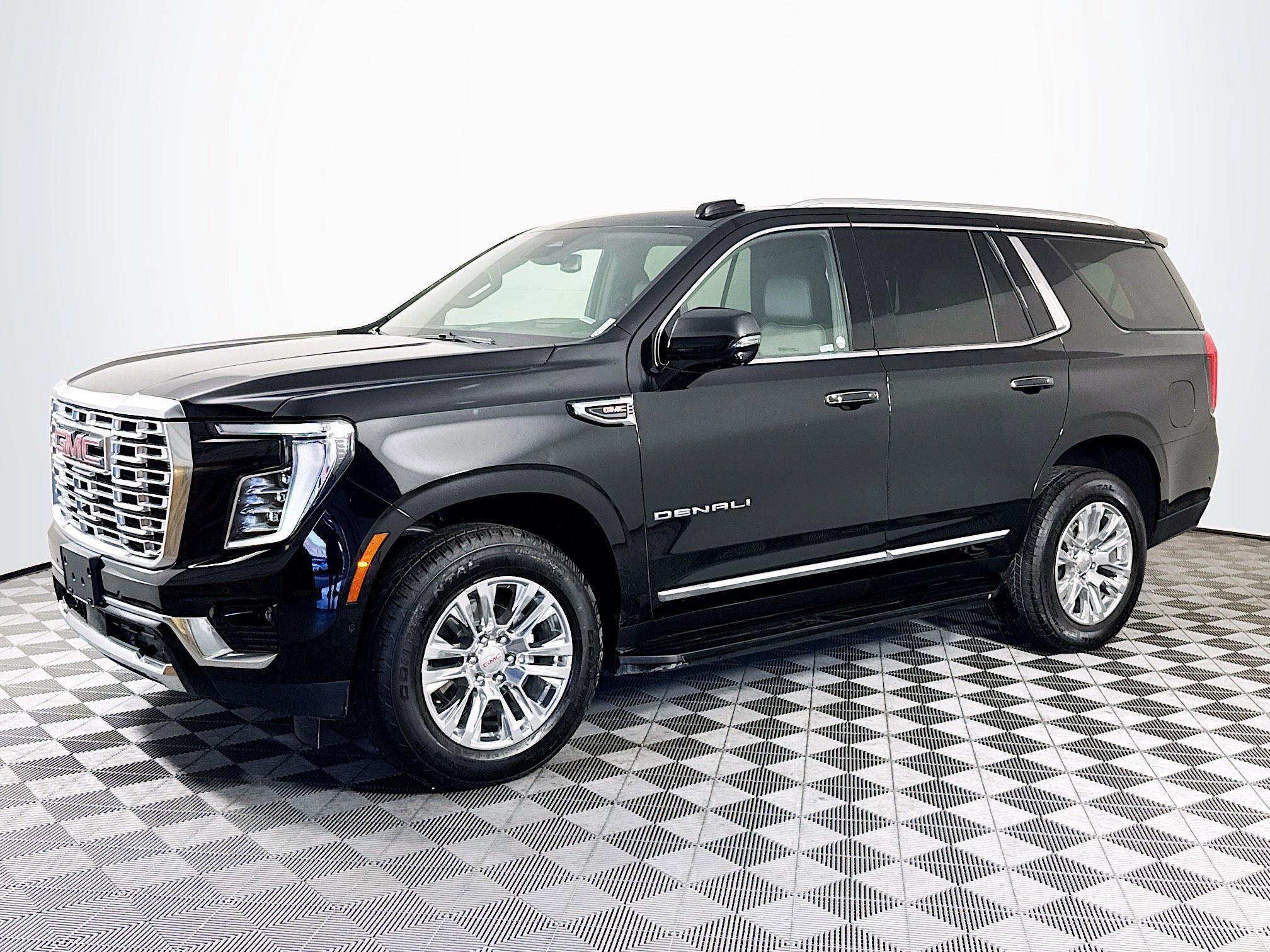Used 2025 GMC Yukon Denali AWD/4WD image 4