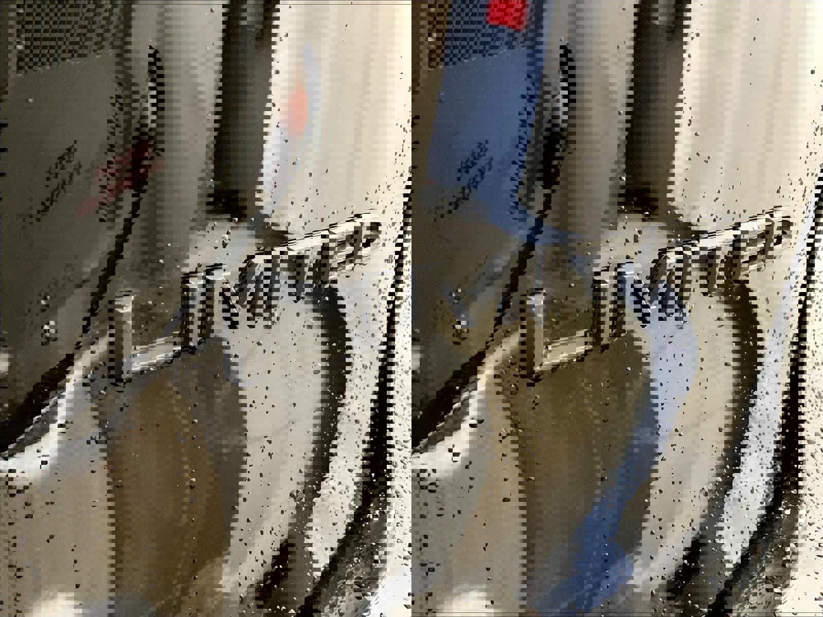 Used 2025 Chrysler Pacifica Limited image 30