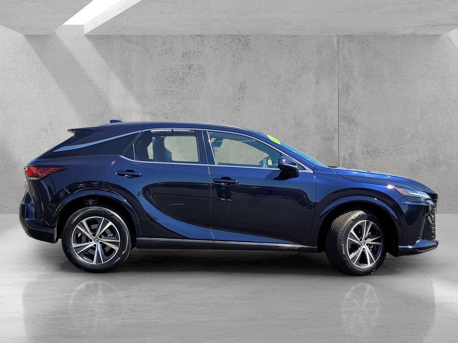 Used 2023 Lexus RX 350 Premium w/ Accessory Package (Z1) FWD image 4