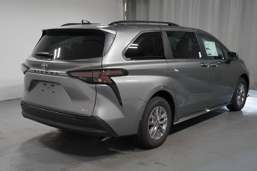New 2026 Toyota Sienna XLE FWD image 8
