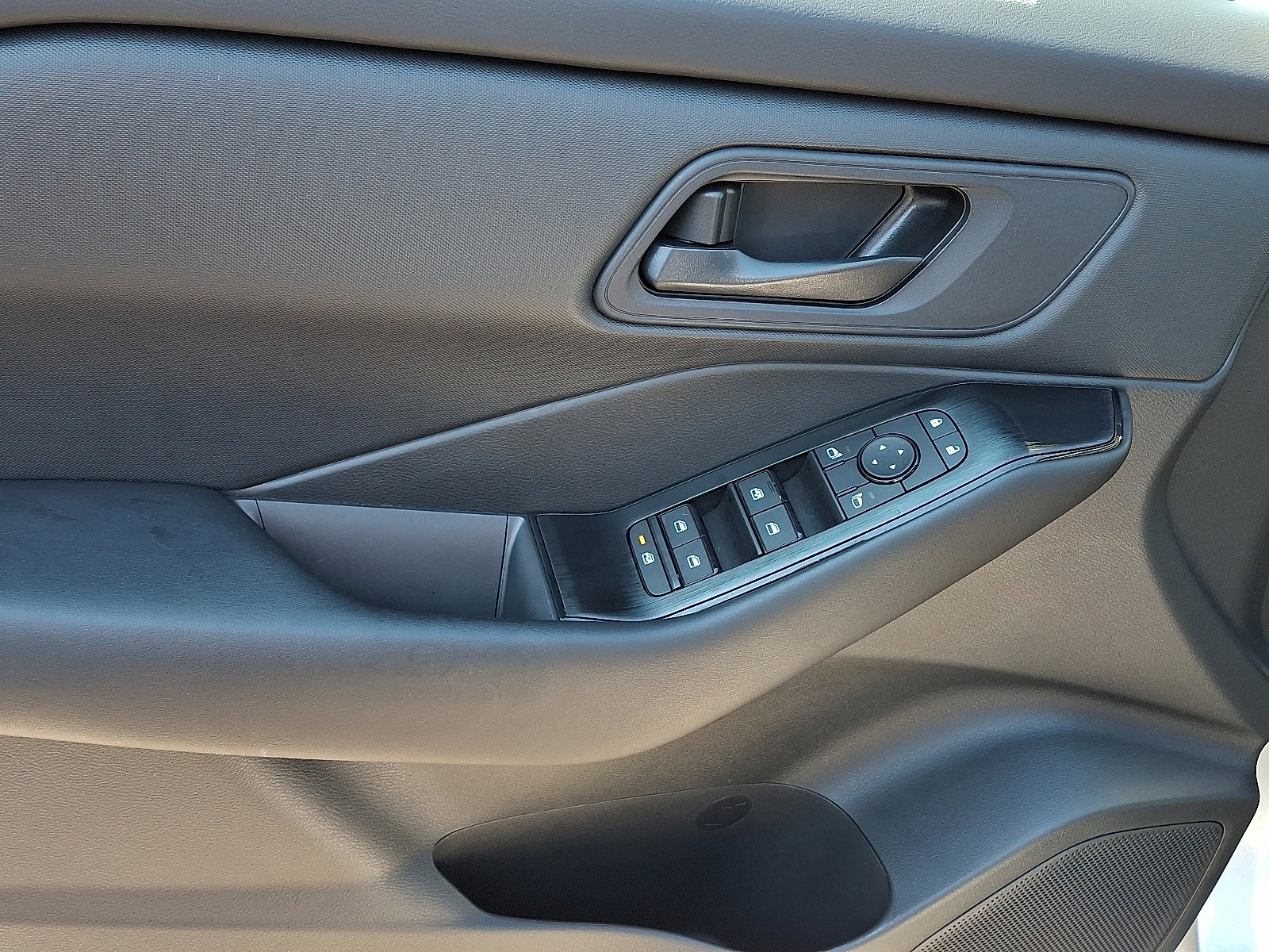 Certified 2025 Nissan Rogue S image 12