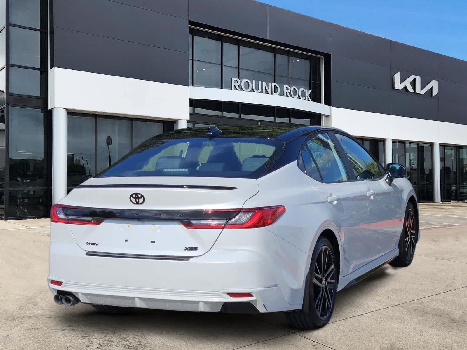 Used 2025 Toyota Camry XSE FWD image 6