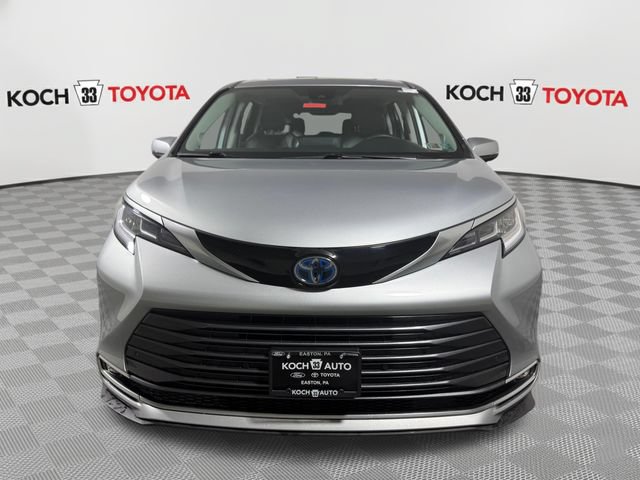 Used 2022 Toyota Sienna Limited AWD/4WD image 4