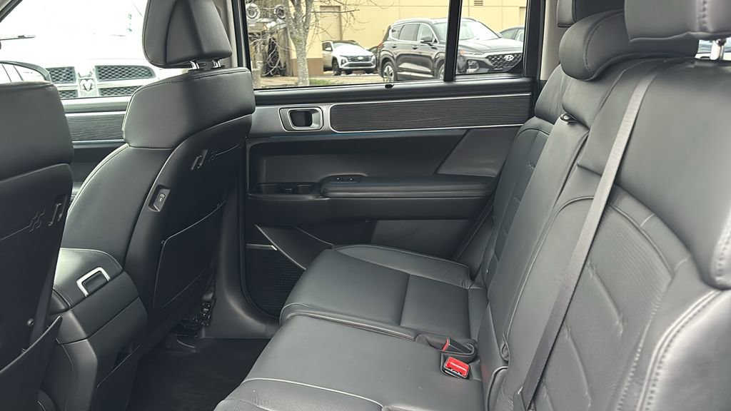 Used 2025 Hyundai Santa Fe Limited image 30