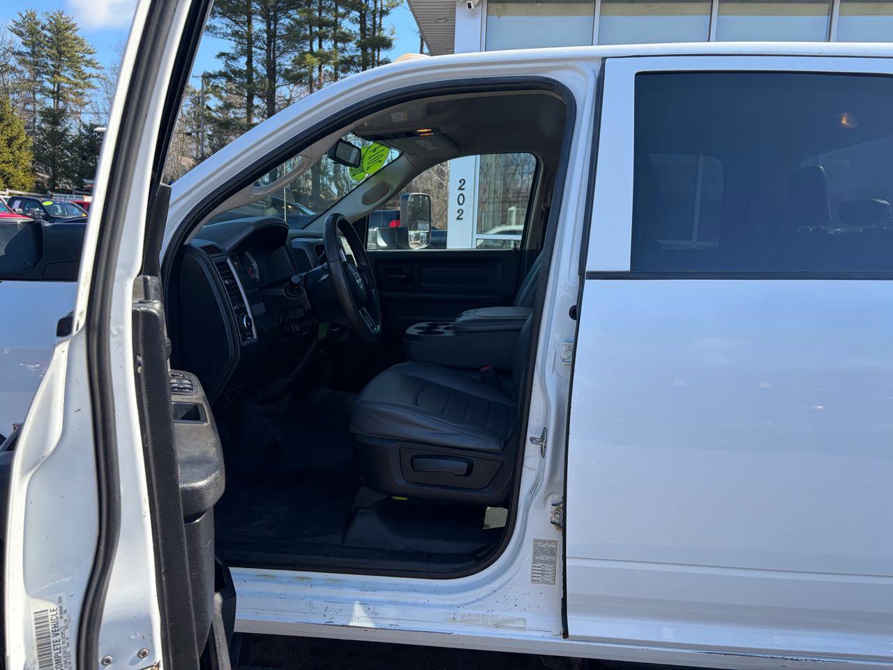 Used 2014 RAM 5500 Tradesman image 21