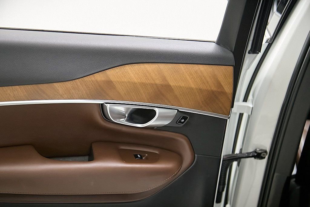 Certified 2024 Volvo XC90 T8 Plus w/ Protection Package Premier image 20