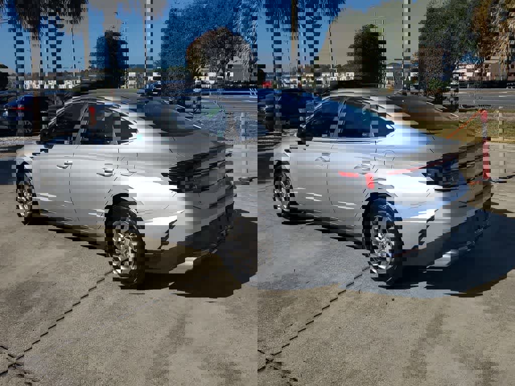 Used 2025 Hyundai Sonata SE image 2