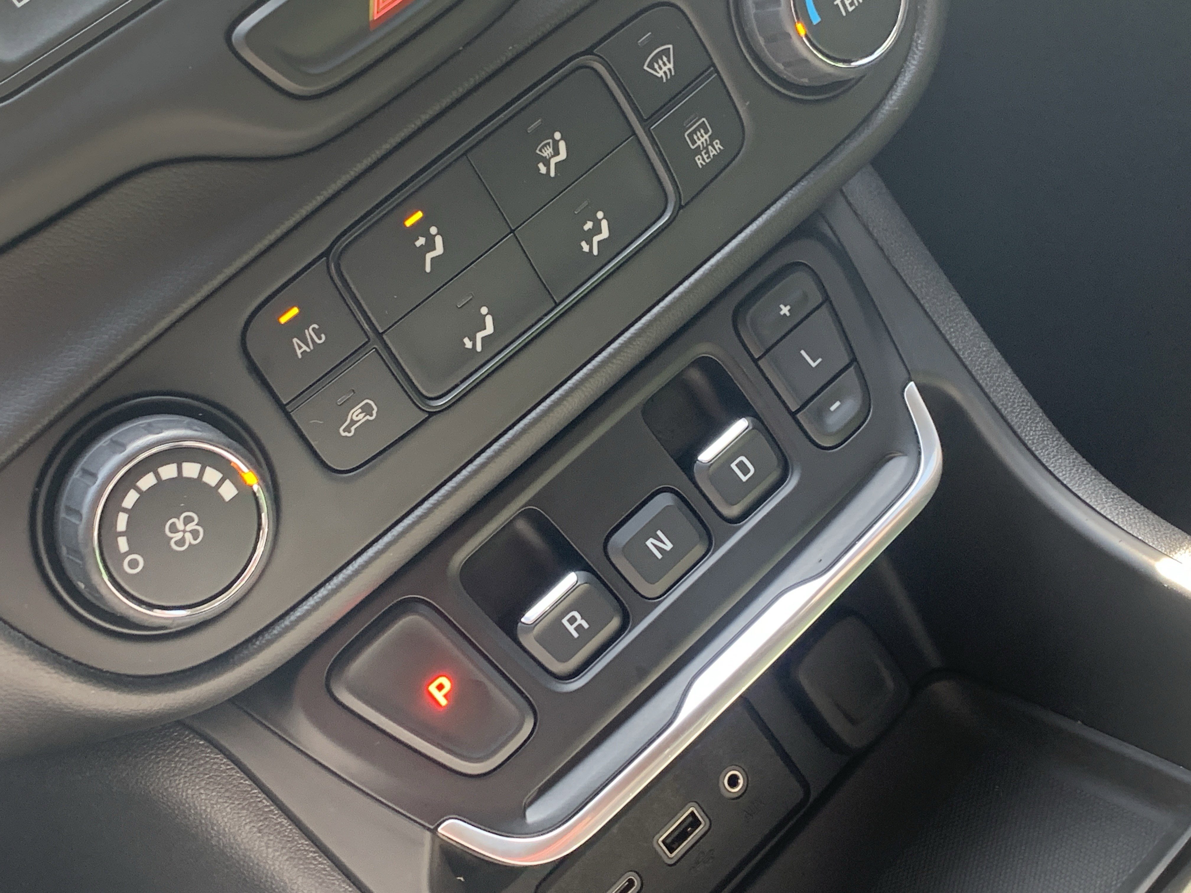 Used 2021 GMC Terrain SLE w/ Elevation Edition image 26