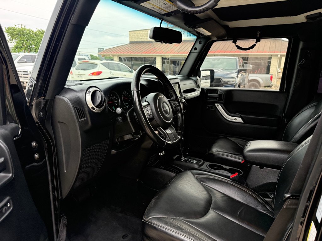 Used 2017 Jeep Wrangler Unlimited Sahara w/ Mopar Chrome Edition Group AWD/4WD image 13