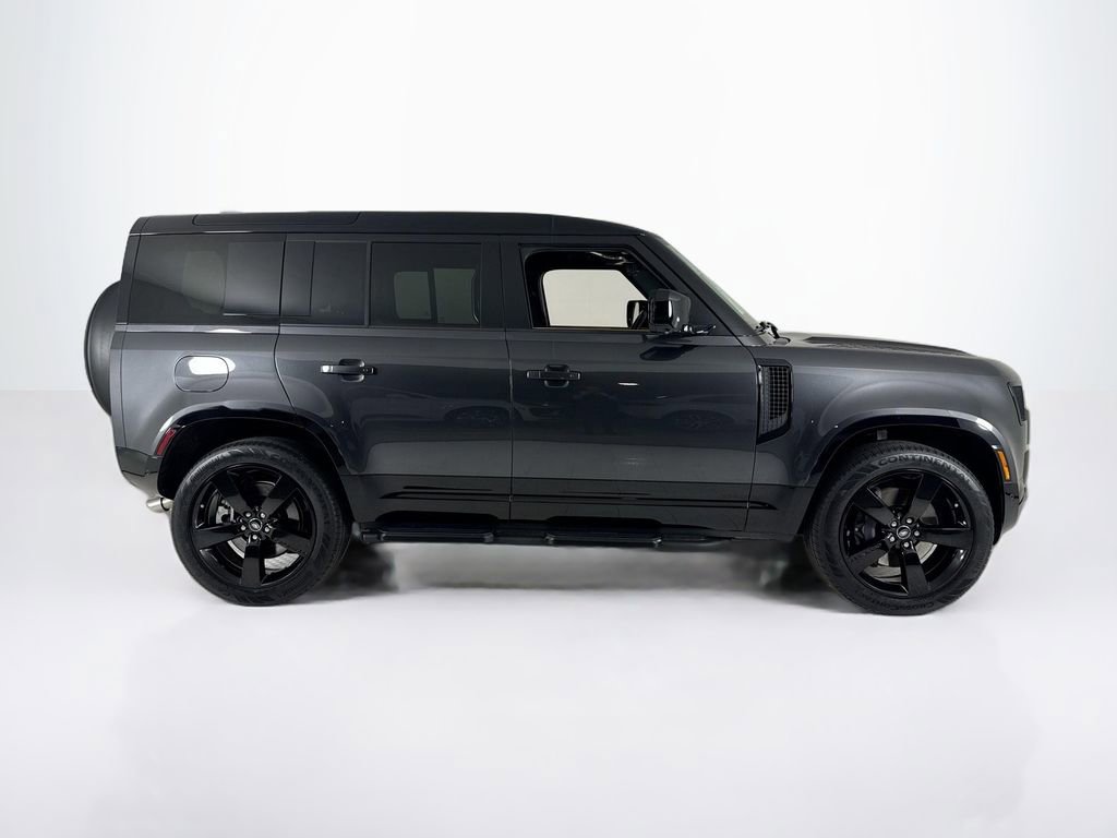 Used 2025 Land Rover Defender 110 X-Dynamic SE image 6