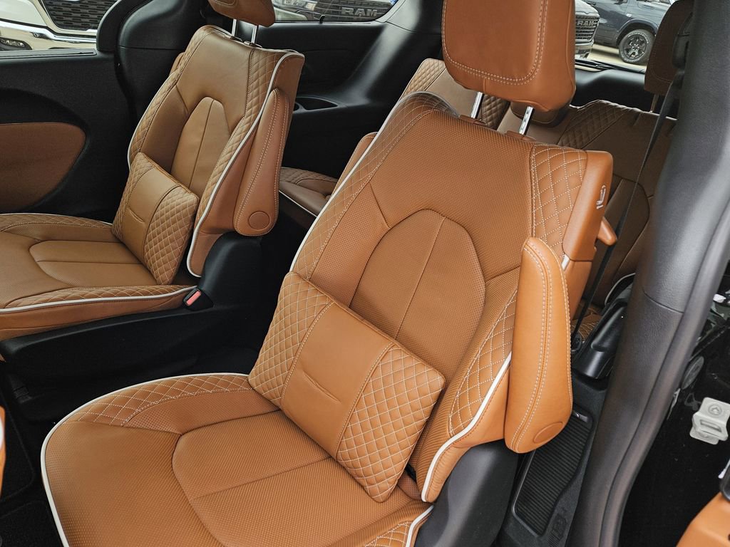 New 2026 Chrysler Pacifica Pinnacle FWD image 14
