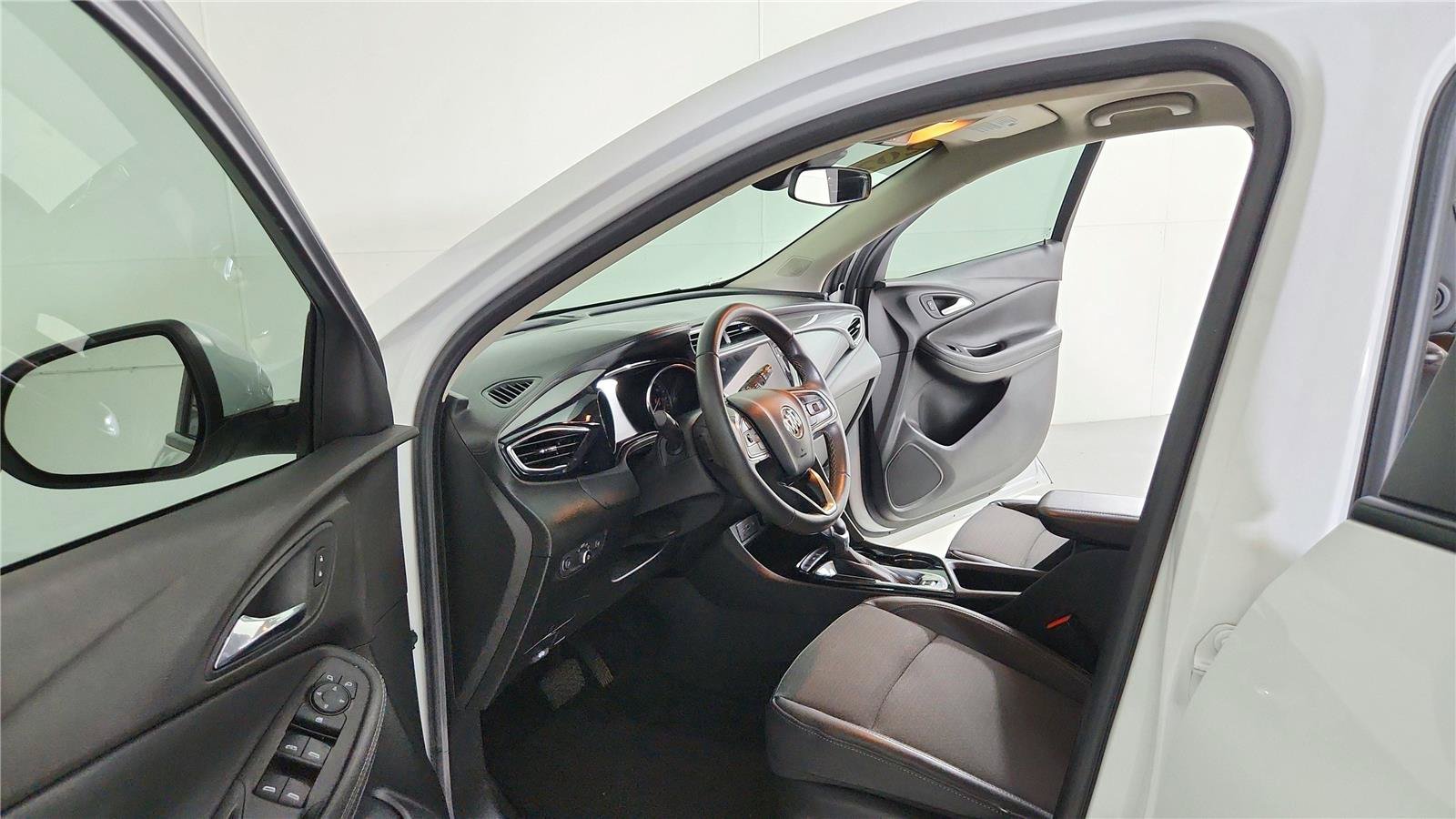 Used 2021 Buick Encore GX Preferred w/ Cold Weather Comfort Package FWD image 9