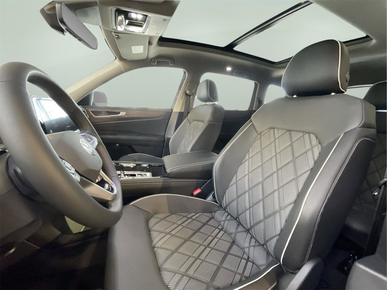 New 2026 Volkswagen Atlas SEL Premium R-Line image 2