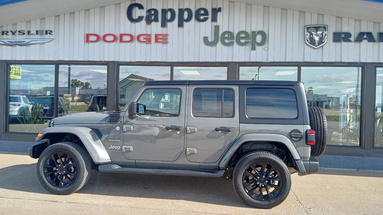 Used 2023 Jeep Wrangler Sahara w/ Cold Weather Group AWD/4WD image 26