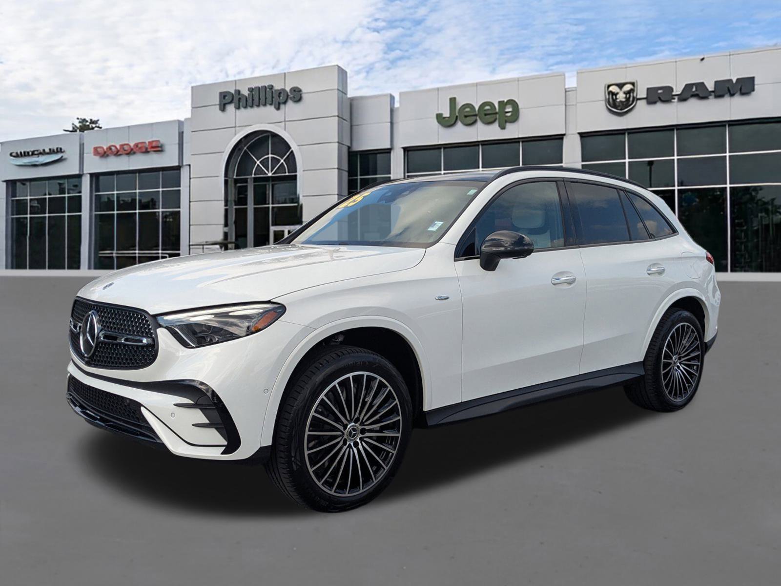 Used 2025 Mercedes-Benz GLC 350e GLC 350e 4MATIC image 7