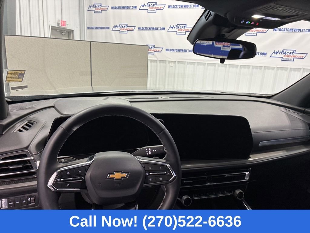 Used 2026 Chevrolet Traverse LT image 2