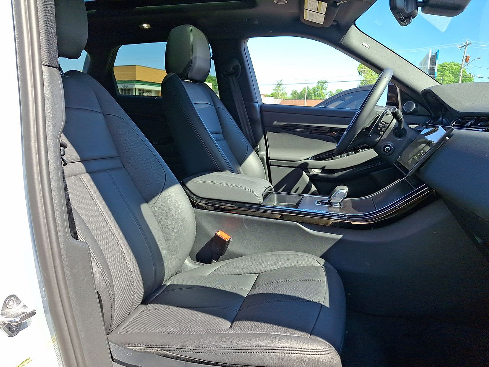 Certified 2026 Land Rover Range Rover Evoque Dynamic SE AWD/4WD image 29