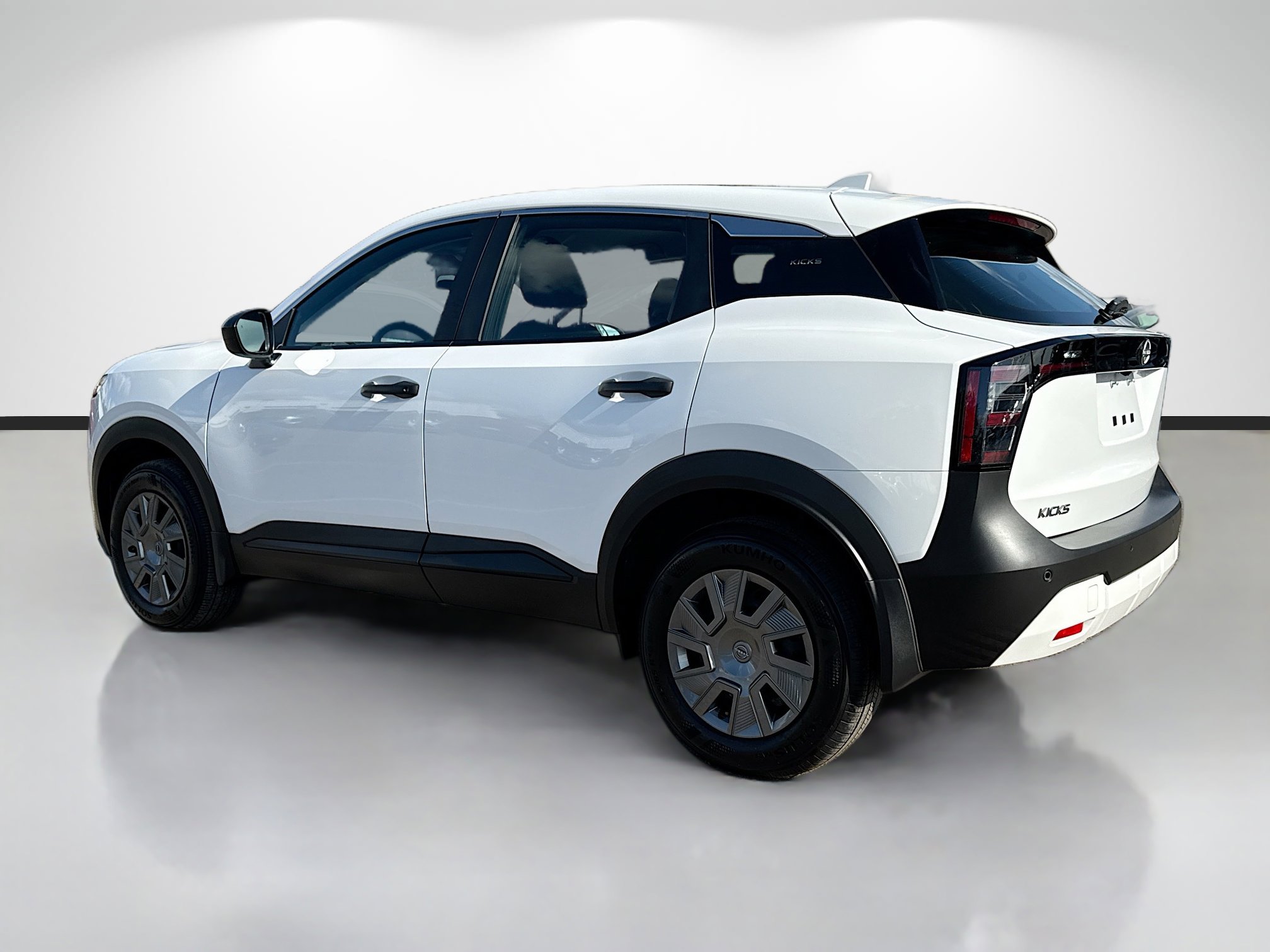 Used 2025 Nissan Kicks S image 5