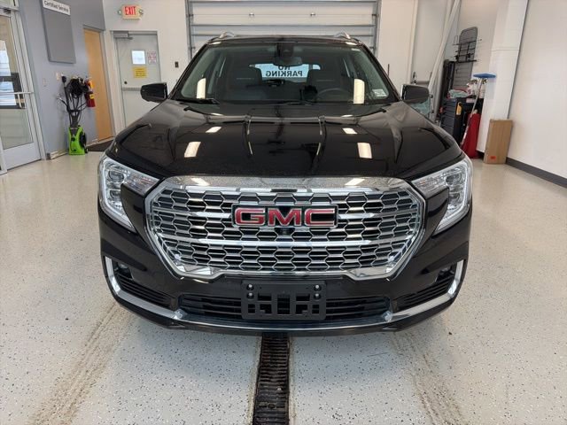 Used 2023 GMC Terrain Denali w/ Denali Premium Package image 5