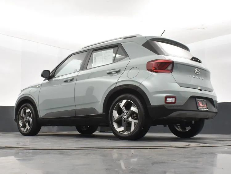 Used 2025 Hyundai Venue SEL image 12