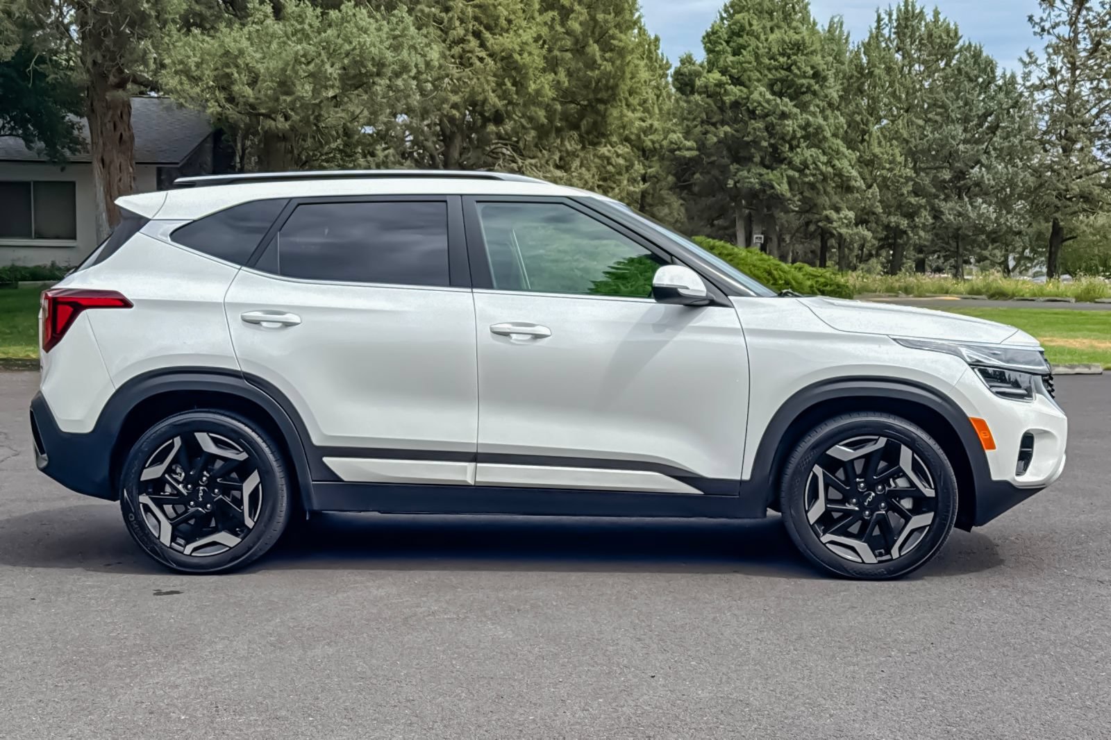 Used 2024 Kia Seltos SX w/ SX Sunroof Package AWD/4WD video 3