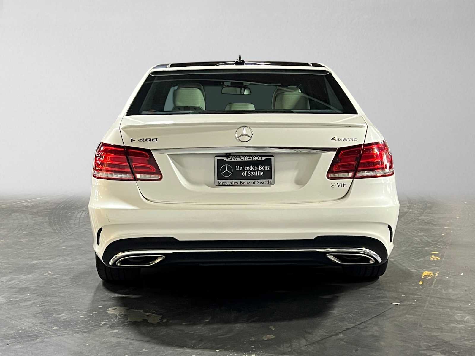 Used 2015 Mercedes-Benz E 400 4MATIC Sedan image 4