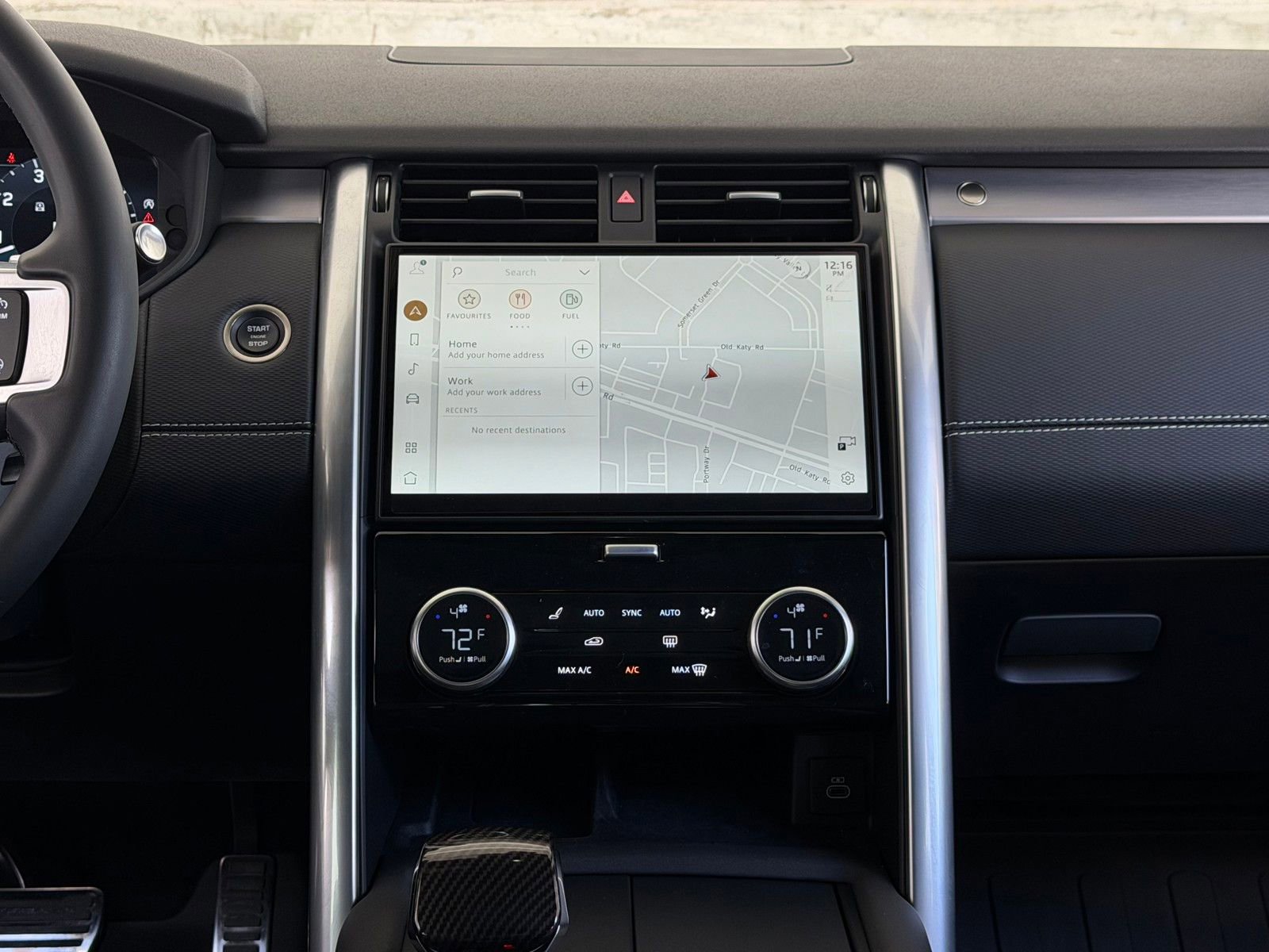 Used 2024 Land Rover Discovery Dynamic SE image 5