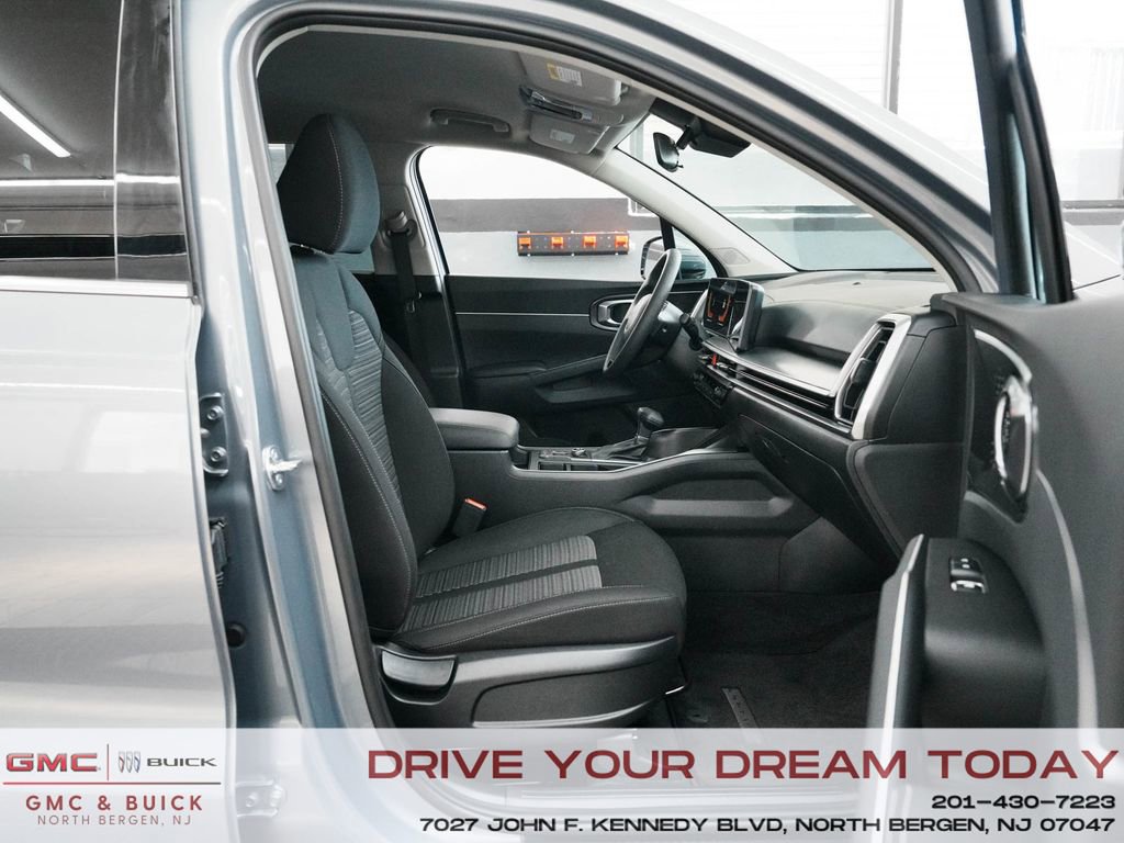 Used 2025 Kia Sorento LX image 38