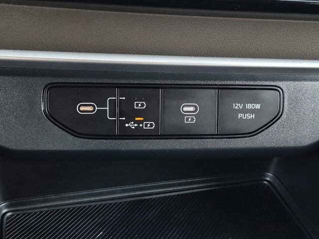 Used 2025 Kia Carnival image 39