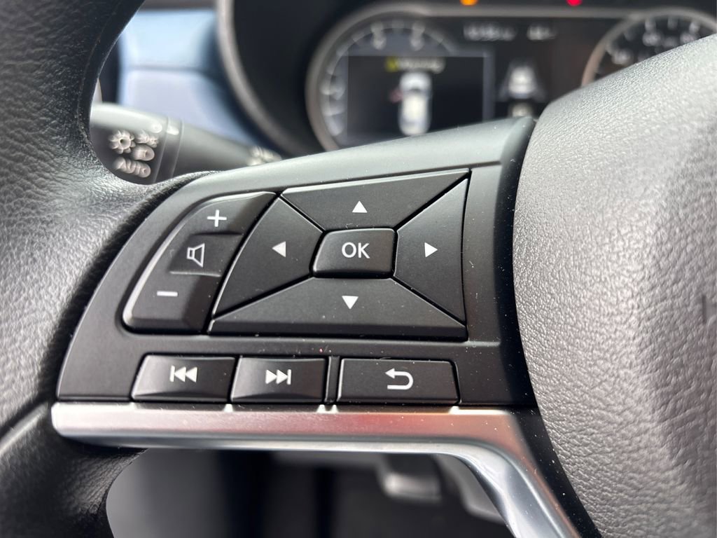 Used 2025 Nissan Versa SV w/ Trunk Package image 27