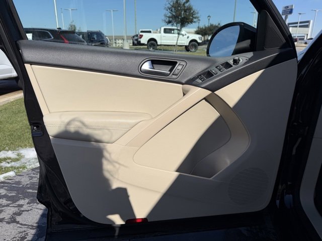 Used 2016 Volkswagen Tiguan S image 8