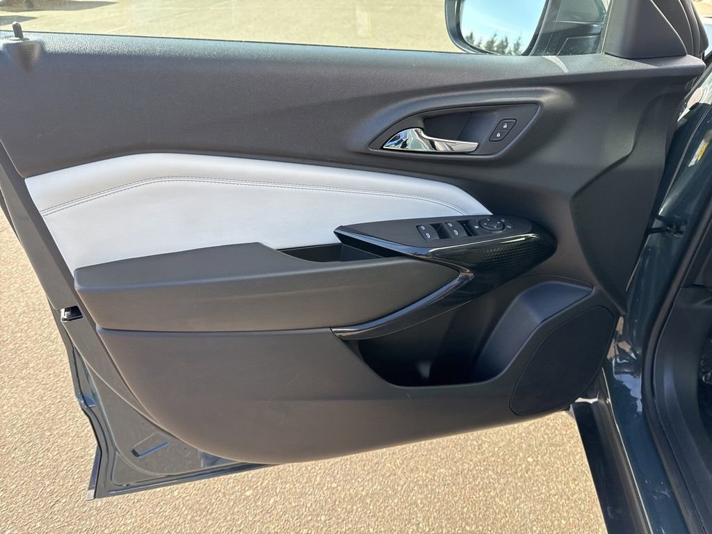 Used 2025 Chevrolet Trax LT image 6