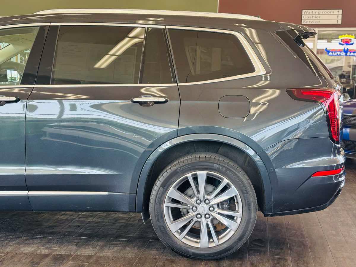 Used 2022 Cadillac XT6 Premium Luxury w/ Technology Package AWD/4WD image 15