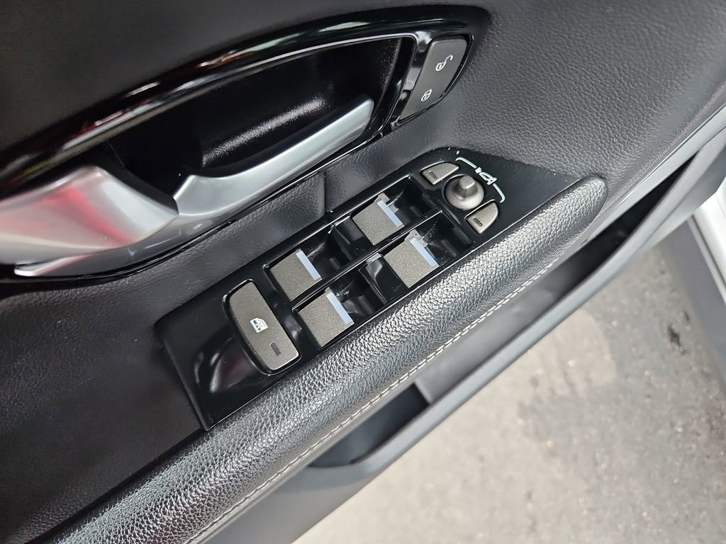 Used 2019 Land Rover Range Rover Evoque image 28