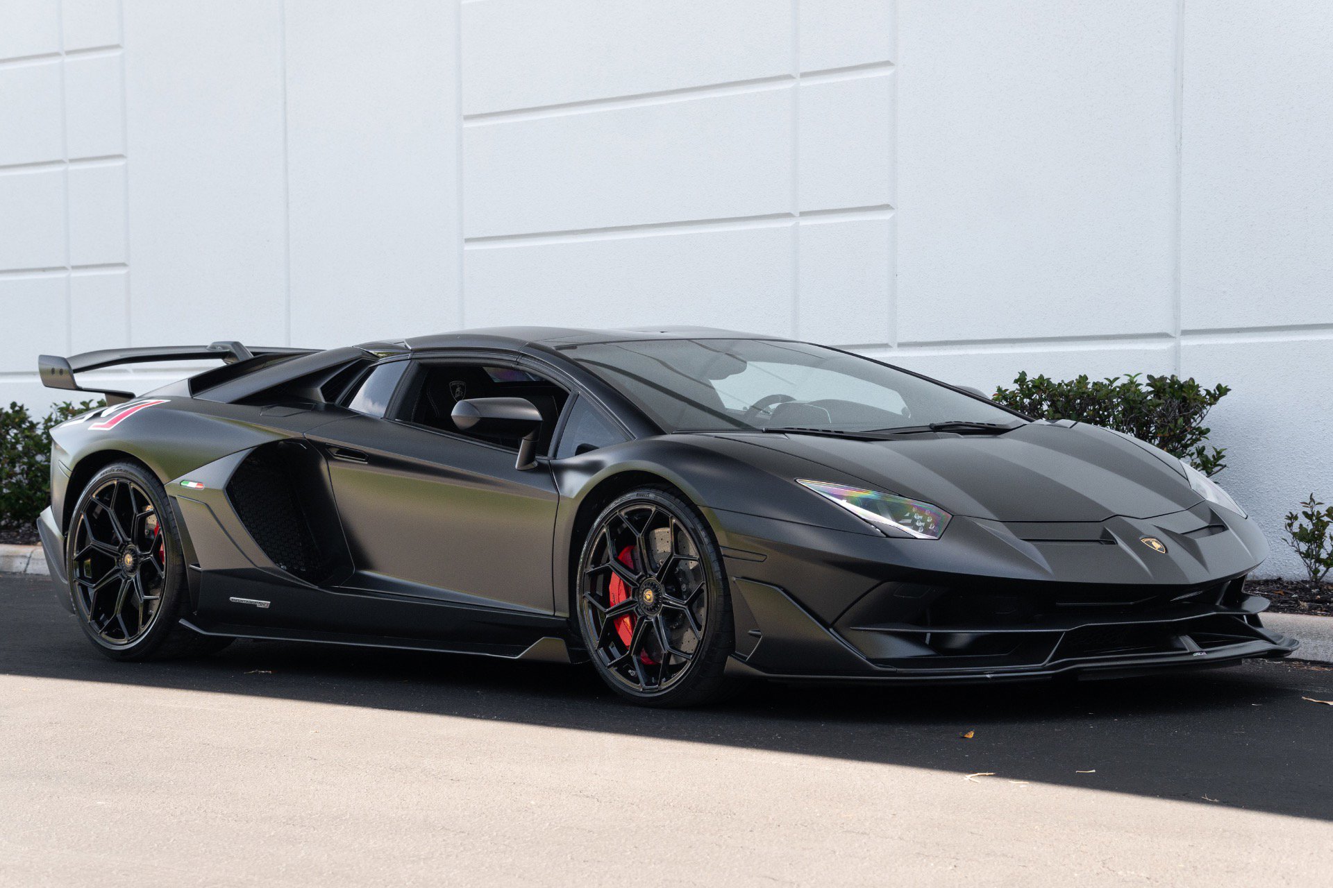 Used 2020 Lamborghini Aventador SVJ AWD/4WD image 4