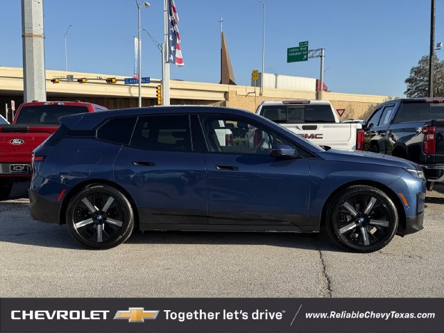 Used 2022 BMW iX xDrive50 w/ Premium Package AWD/4WD image 3