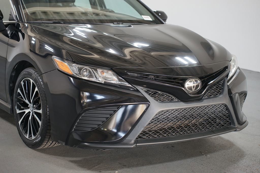 Used 2018 Toyota Camry SE image 4