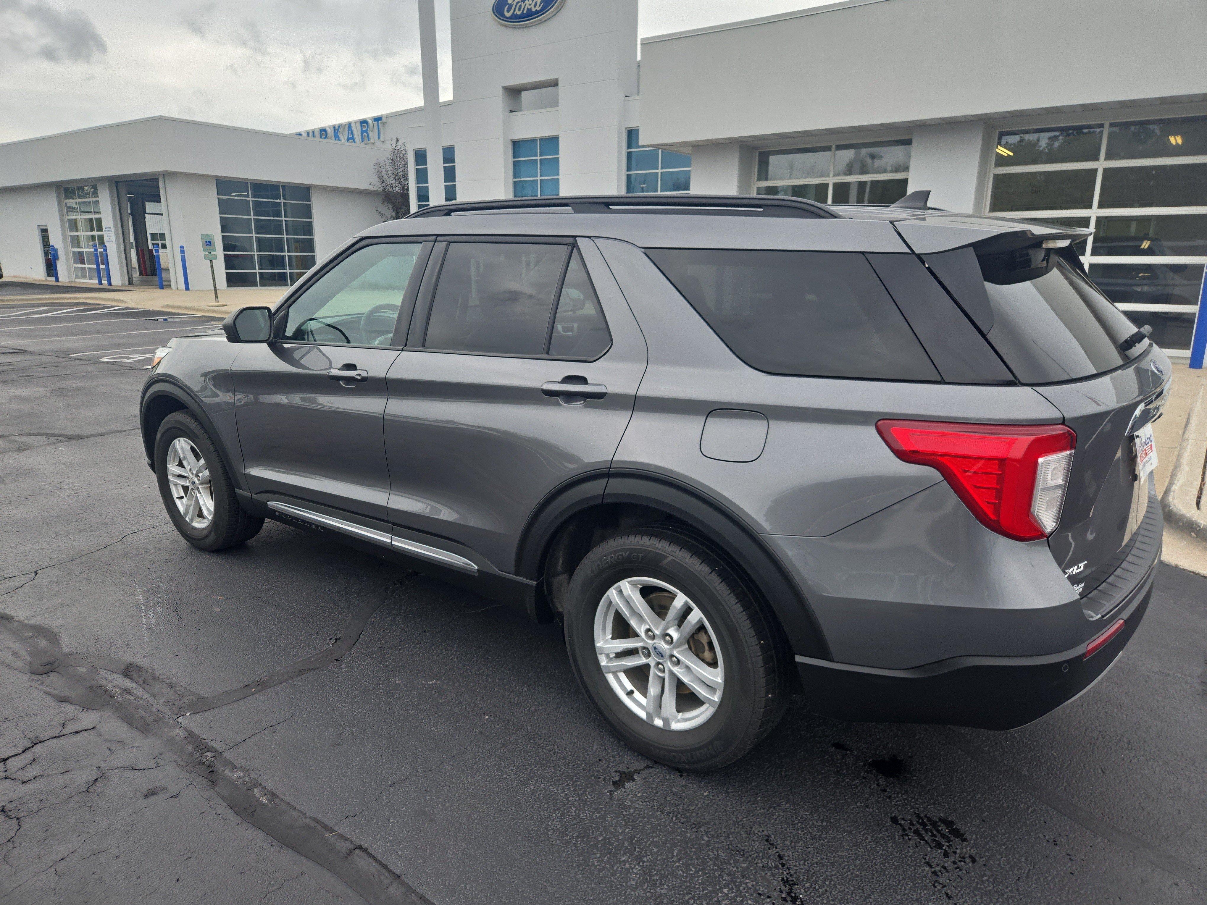Used 2024 Ford Explorer XLT w/ Equipment Group 202A AWD/4WD image 10