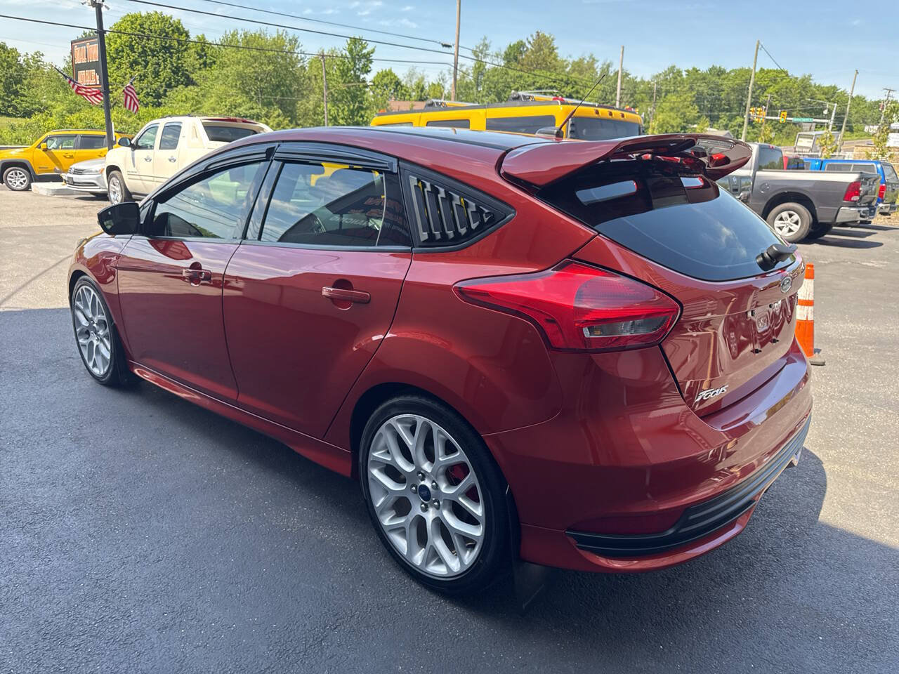 Used 2018 Ford Focus ST FWD image 6