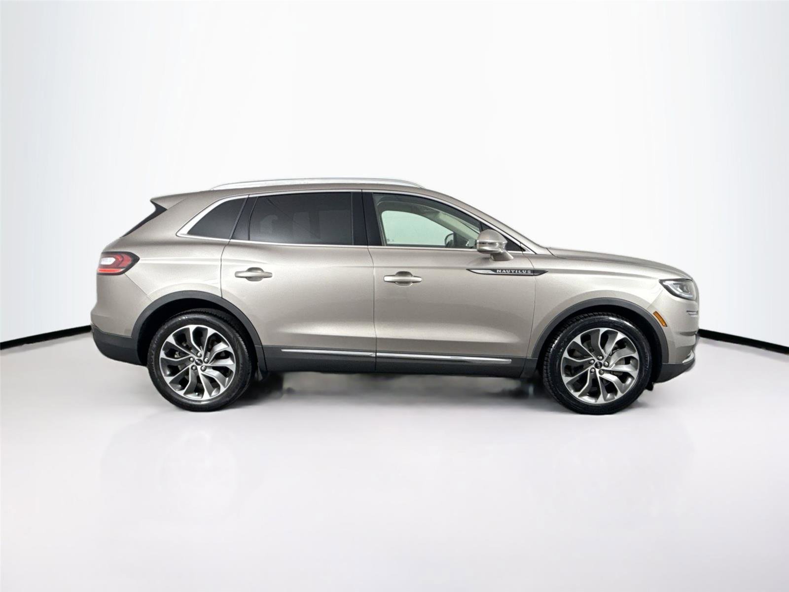 Used 2021 Lincoln Nautilus Reserve w/ Cargo Utility Package image 5