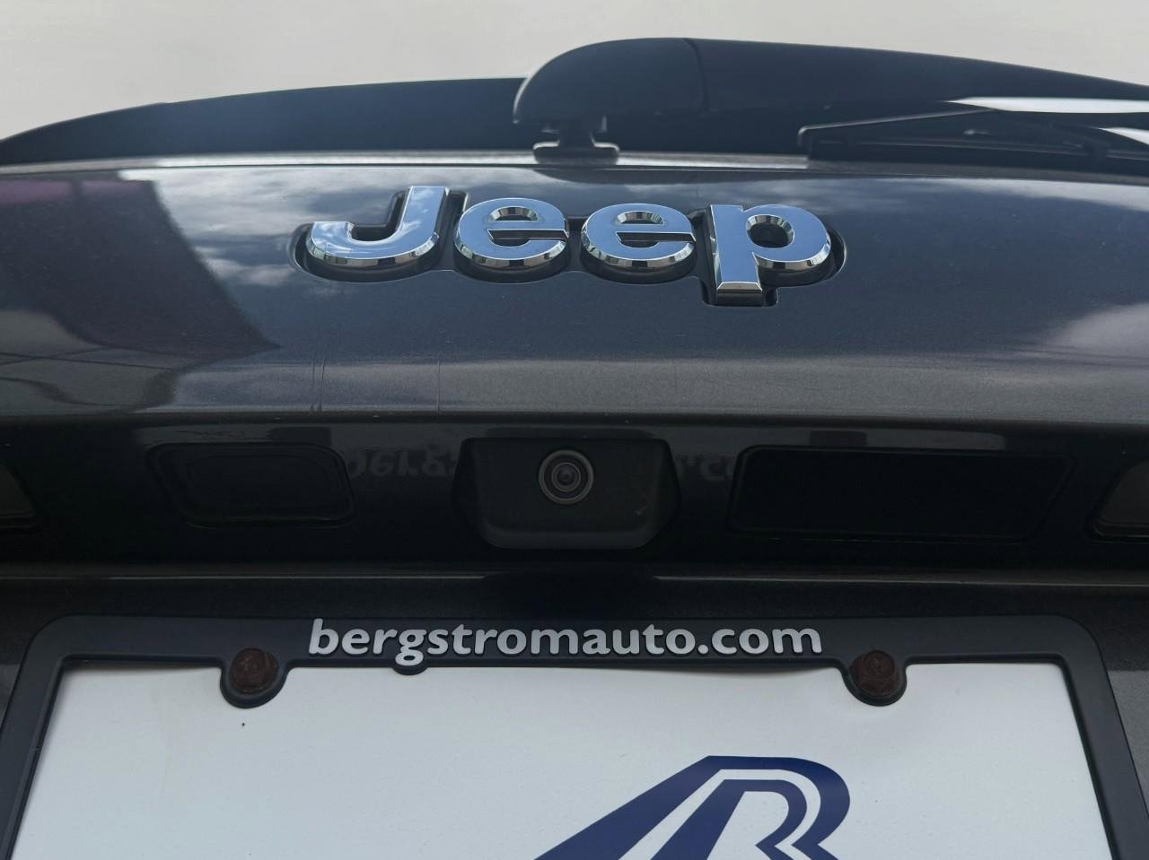 Used 2019 Jeep Cherokee Limited AWD/4WD image 12